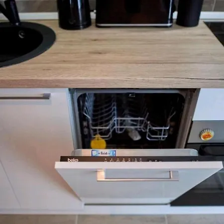 Διαμέρισμα Alezzi & - Seafront Fancy *